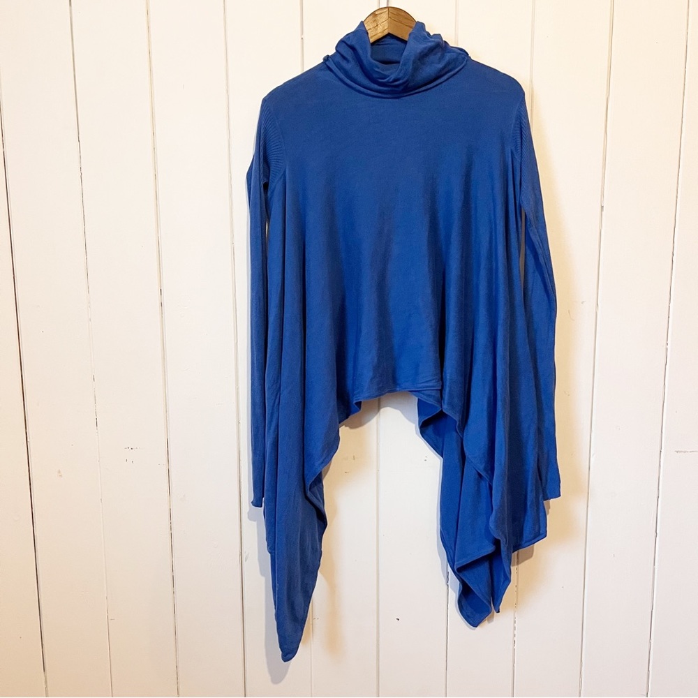 BCBGMaxAzria Blue Turtle Neck Oversized Flowy Top. Size Small.